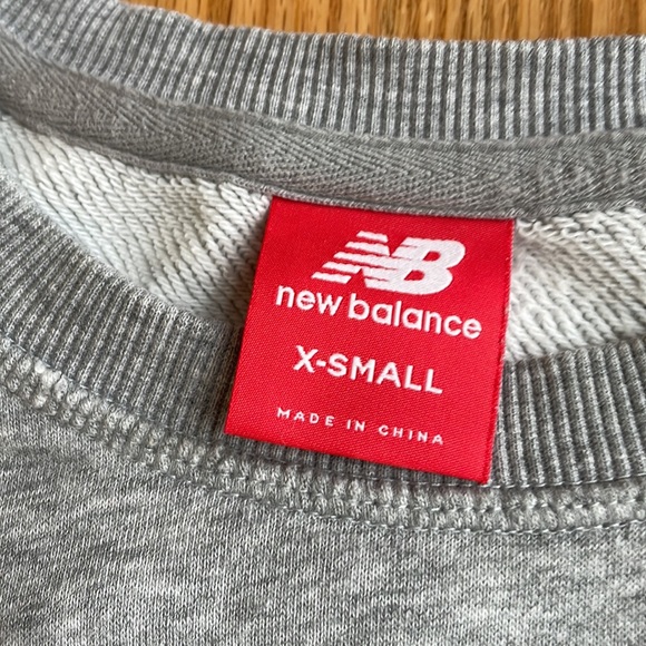 New Balance cropped gray crewneck sweatshirt XS - Picture 2 of 5